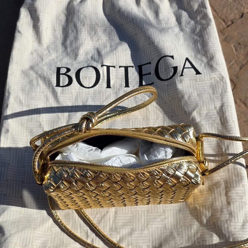 New Bottega Veneta Mini Loop Camera Bag (Ramadan Exclusive) - Picture 4 of 5